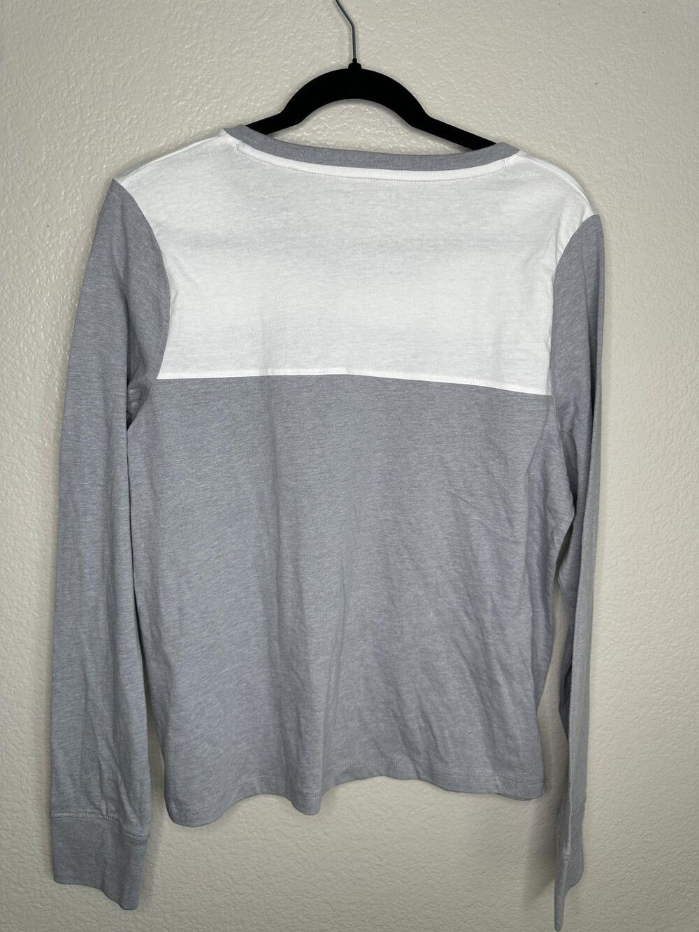 Under Armour Shirt Womens Large Gray White Long Sleeve Athletic Loose Fit Logo - Picture 6 of 6